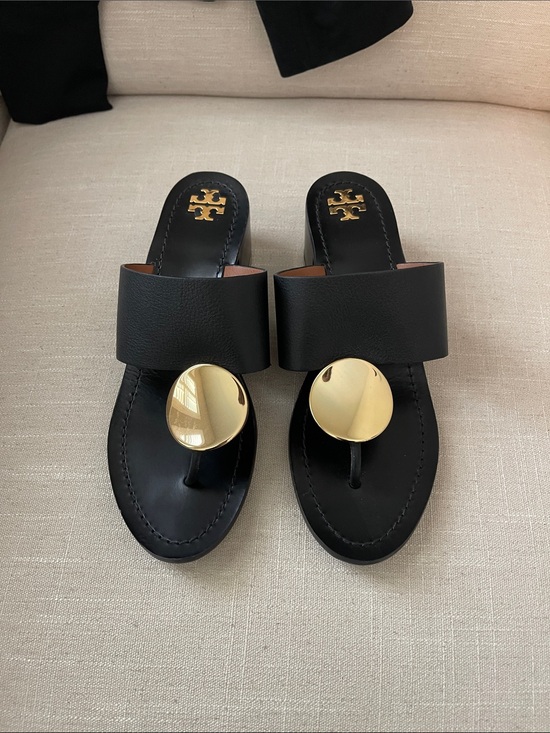 Tory Burch Shoes - Tory Burch Patos Disc Sandals Like New 
Sz 8.5M